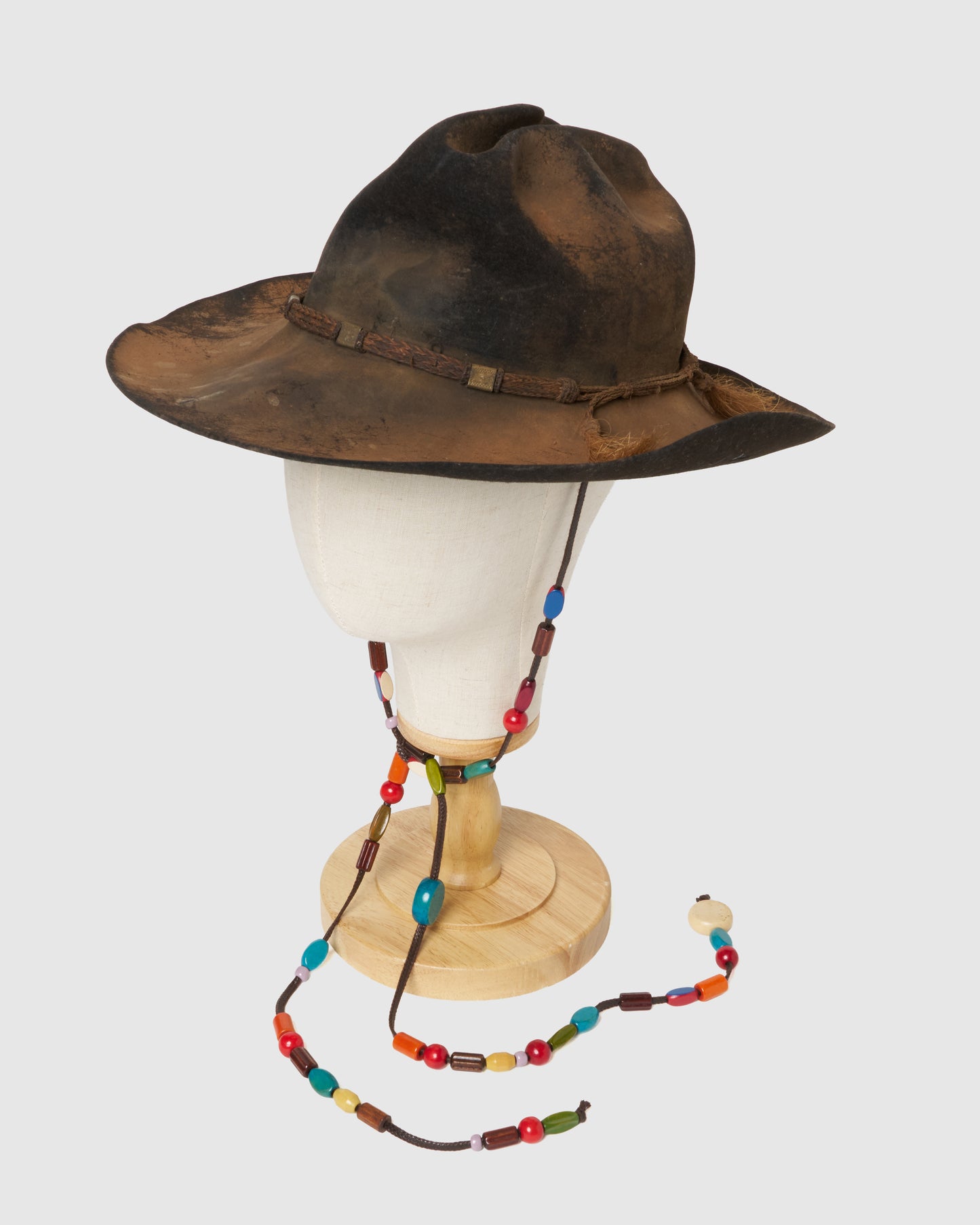 Beaded distressed hat【Delivery in August 2026】