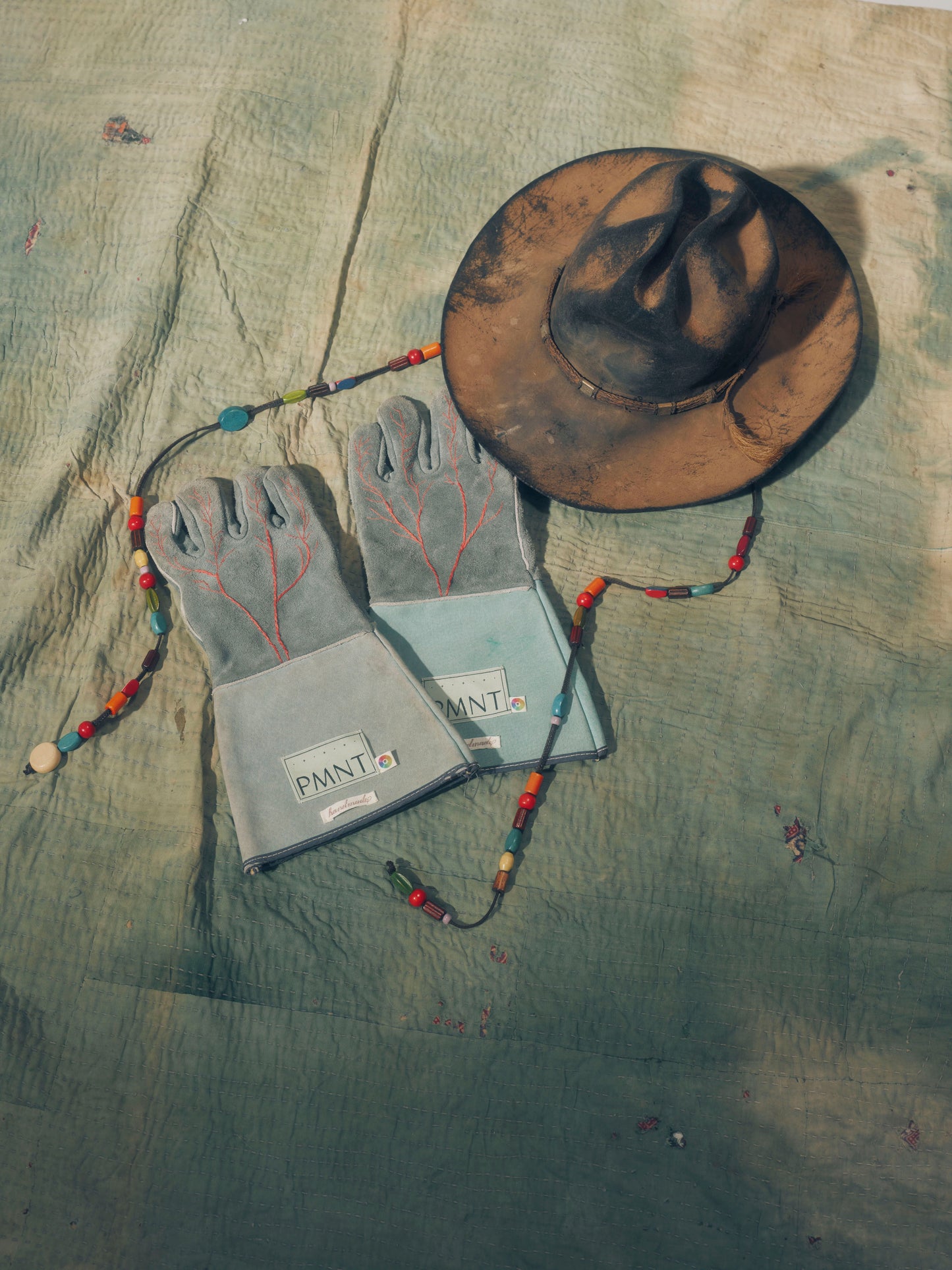 Beaded distressed hat【Delivery in August 2026】